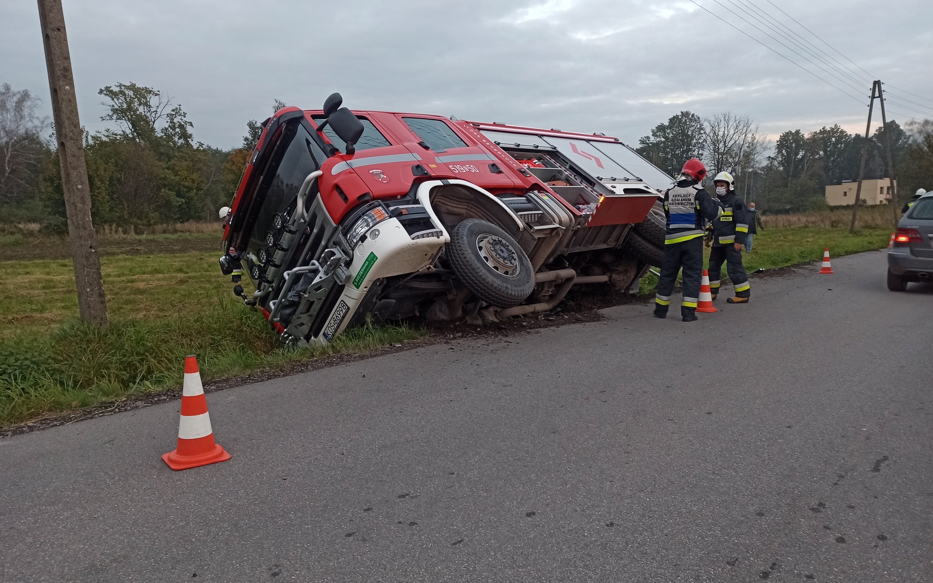 Zderzenie drogowe z udziałem wozu strażackiego – ZDJĘCIA!