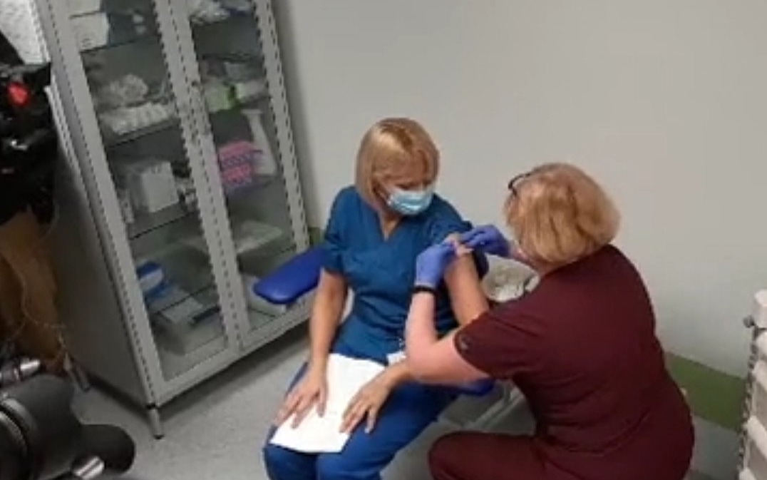 Pierwsza osoba w Małopolsce zaszczepiona przeciwko COVIID-19