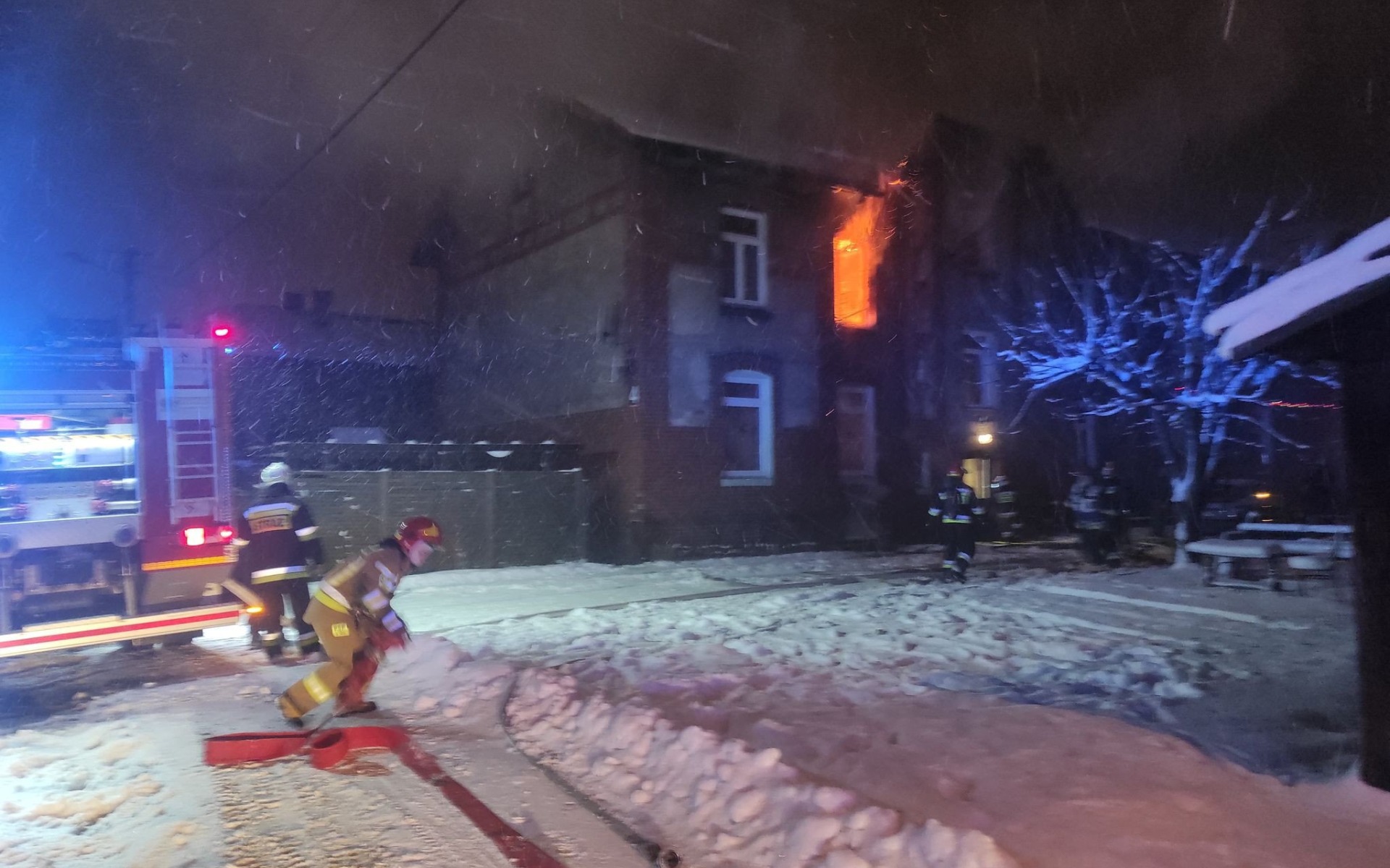 Pożar mieszkania w Brzeszczach – FILM! ZDJĘCIA!