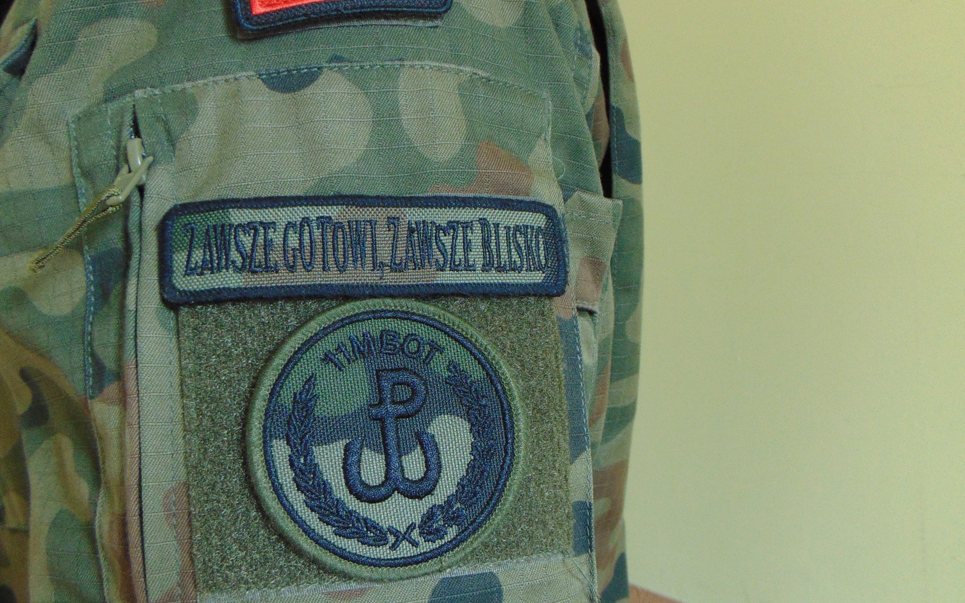 Żołnierz WOT-u zatrzymał złodzieja sklepowego, który skradł butelkę wódki