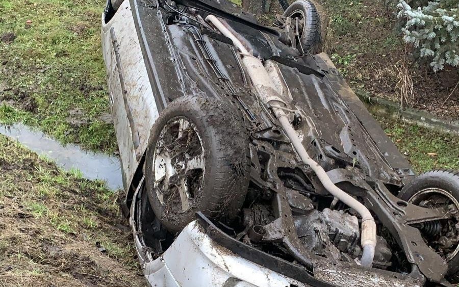 Dachowanie w Rajsku. Utrudnienia na DW933