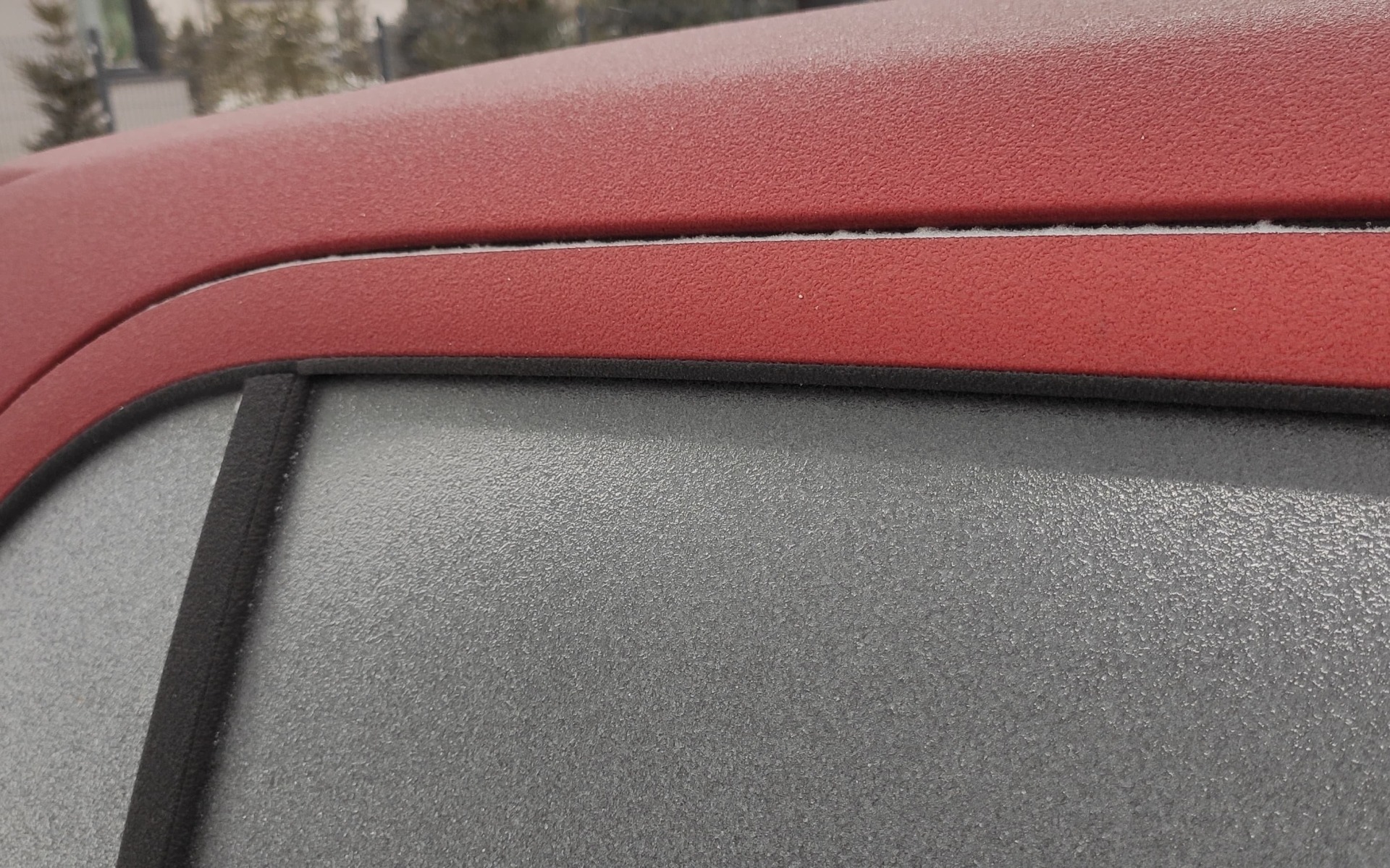 Niebezpieczna sytuacja na drogach. Do jutra należy spodziewać się opadów zamarzającego deszczu powodującego gołoledź