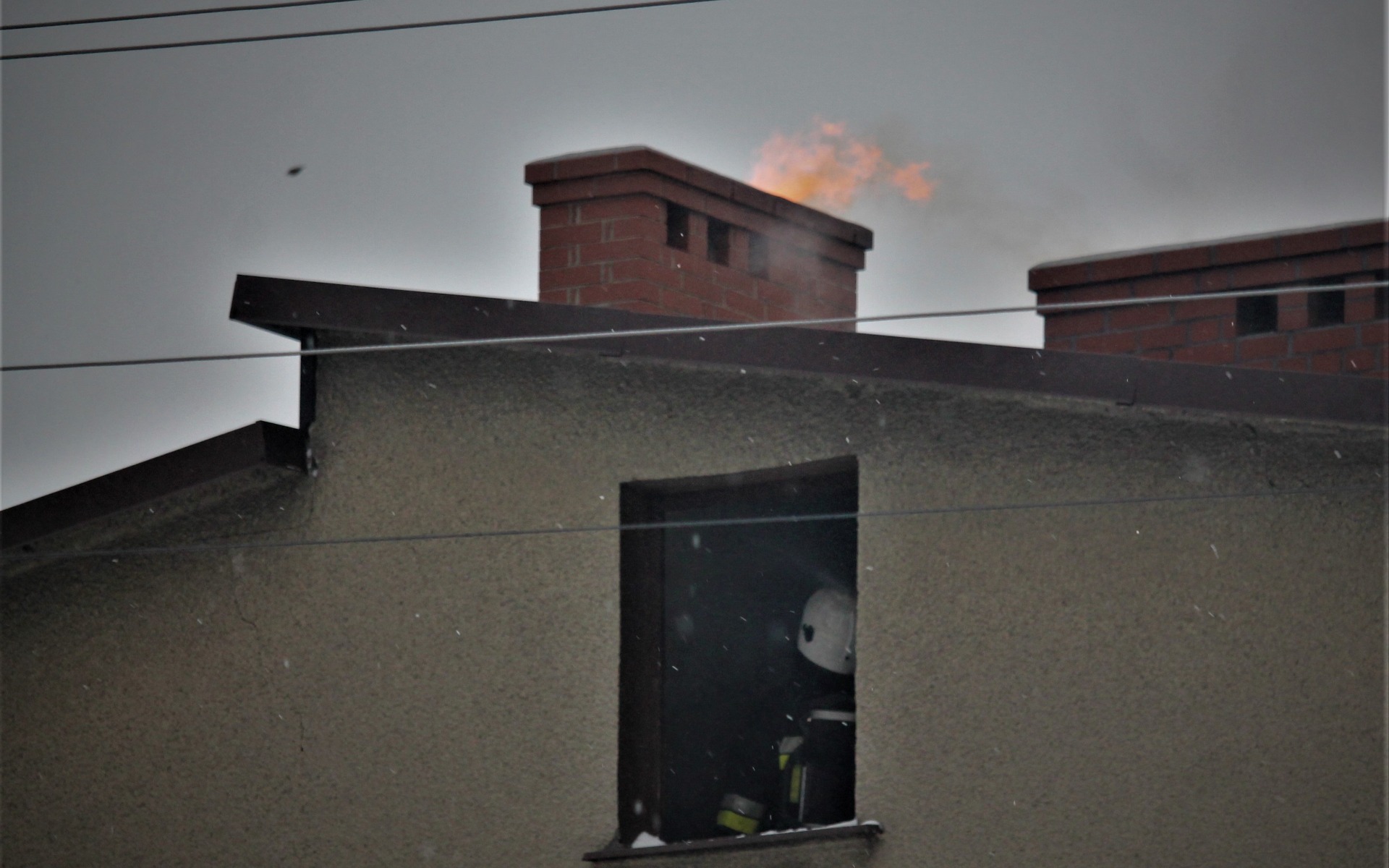 Pożar przewodu kominowego we Włosienicy – ZDJĘCIA!