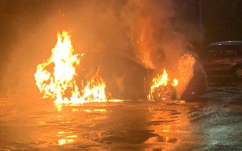 Pożar samochodu. W akcji gaśniczej strażacy – ZDJĘCIA!