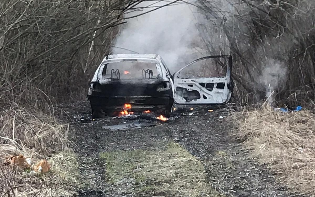 Pożar samochodu osobowego. Trwa akcja gaśnicza – ZDJĘCIA!