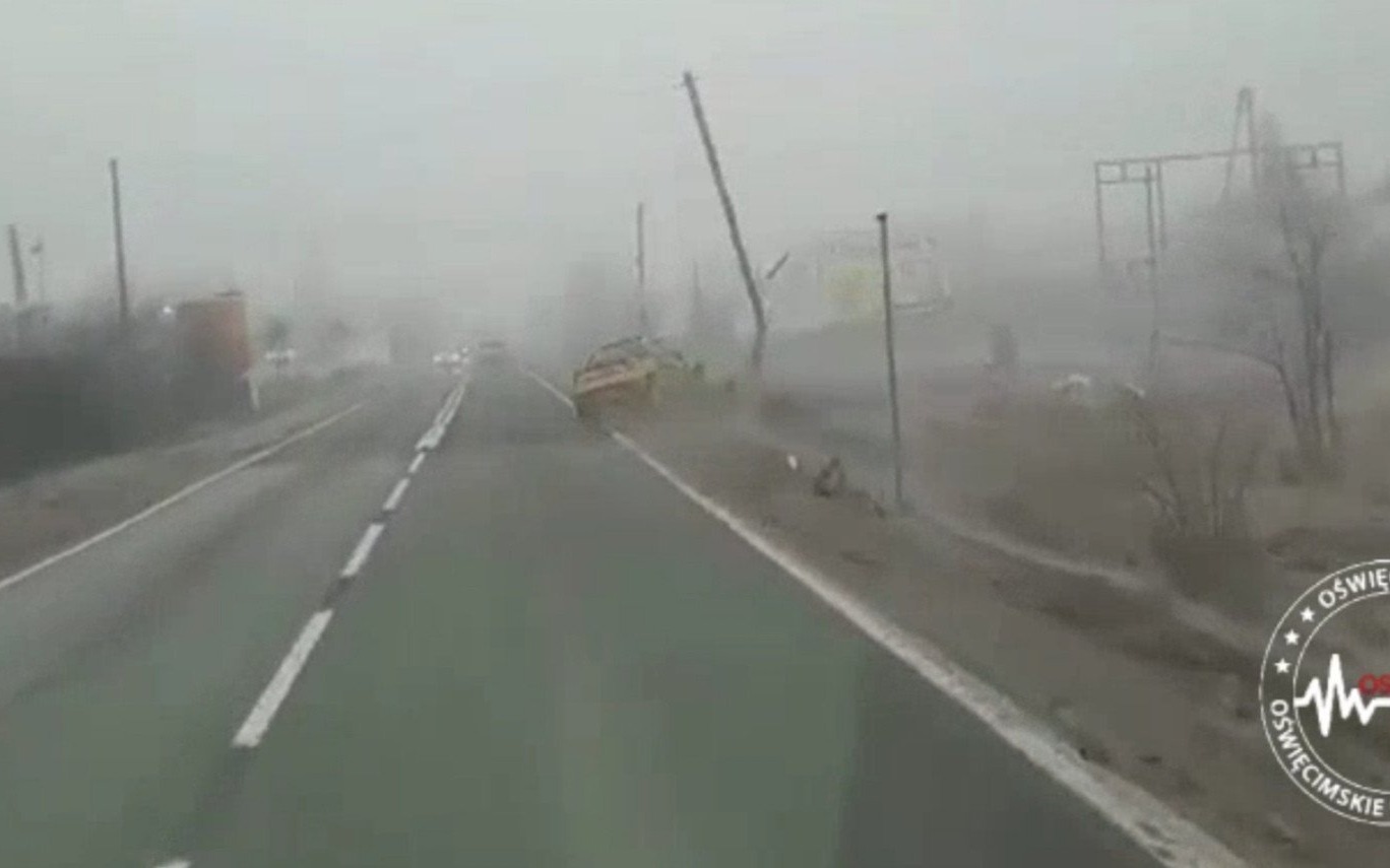 Pijany kierowca na DK44. Nagranie z wczorajszego zdarzenia