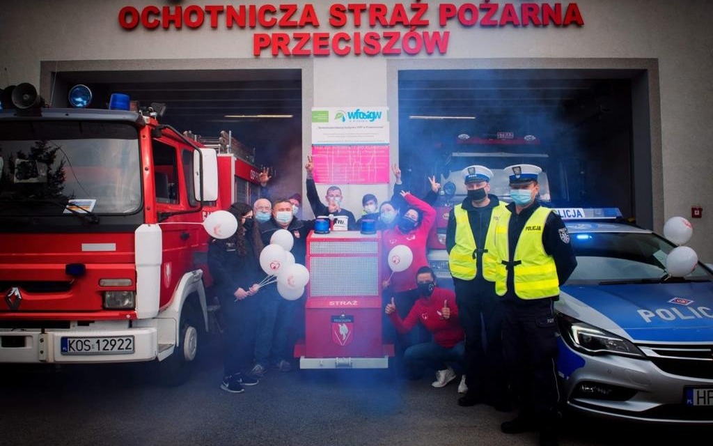 Nowy ,,wóz strażacki” w Przeciszowie. Pomoże chorym dzieciom