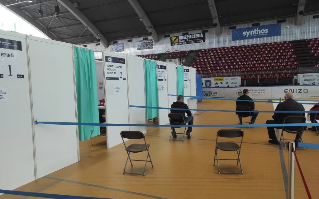 Punkt szczepień powszechnych w oświęcimskiej hali lodowej czynny tylko do 5 sierpnia