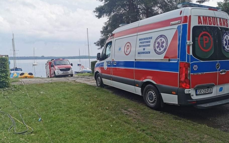 Przewrócona łódź na Zbiorniku Dziećkowice, w akcji strażacy z powiatu oświęcimskiego – ZDJĘCIA!