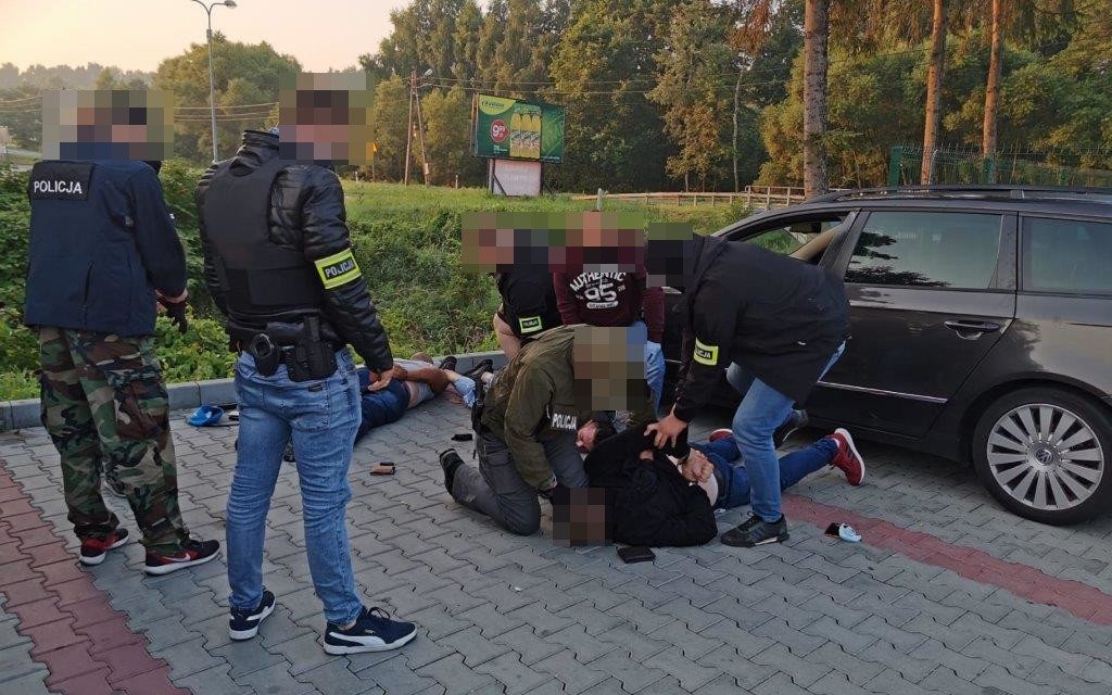 Zatrzymano grupę przestępczą, która dokonała włamania do sklepu z telefonami w Oświęcimiu