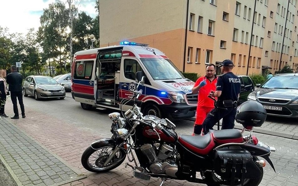 Małoletni pieszy uciekł z miejsca zdarzenia drogowego. Dzielnicowy pomógł w jego odnalezieniu