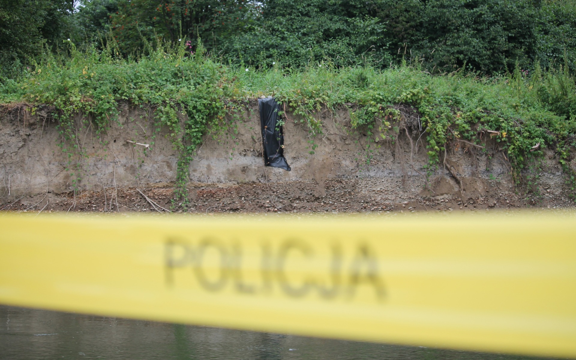 Wody Polskie zabezpieczają brzeg Soły, w miejscu gdzie wymywane były ludzkie kości