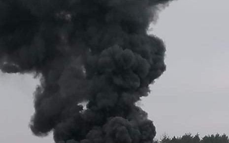 Potężny pożar w Chełmku. Płonie hala produkcyjna – FILM,FOTO!