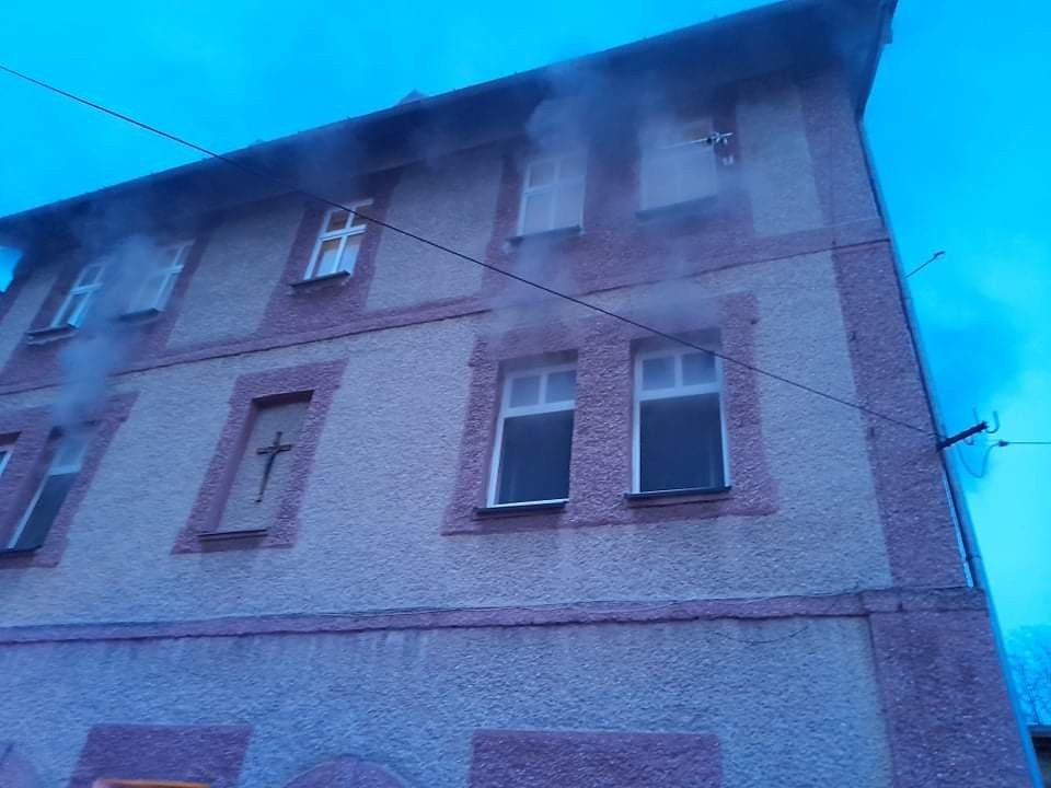 Pożar w DPS Bobrek. Trwa akcja gaśnicza – ZDJĘCIA!