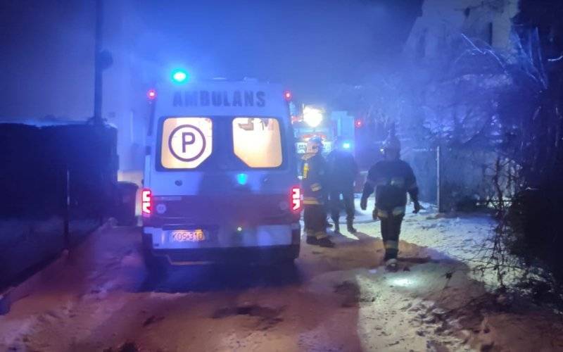 Pożar budynku mieszkalnego w Brzeszczach. Jedna osoba ewakuowana z pożaru – FILM, ZDJĘCIA!