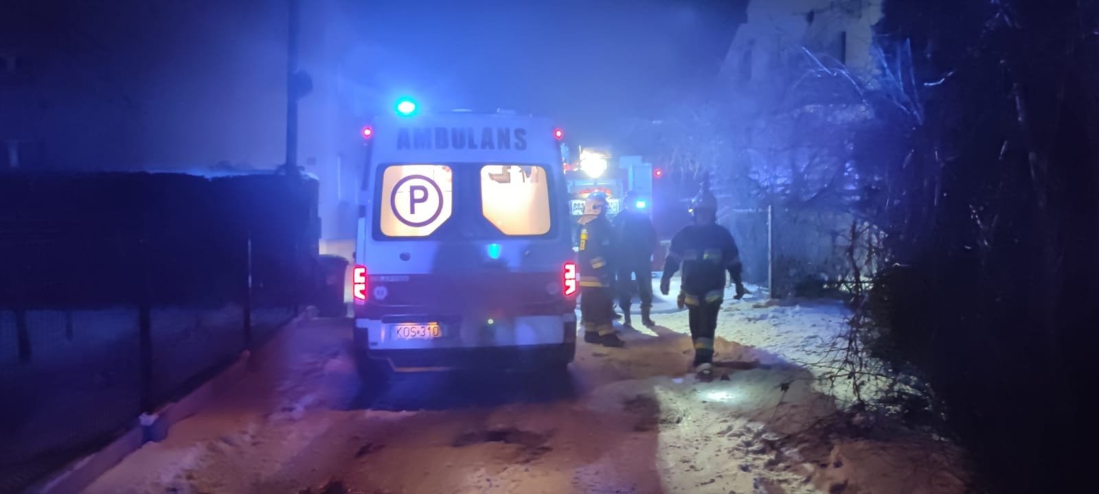 Pożar budynku mieszkalnego w Brzeszczach. Jedna osoba ewakuowana z pożaru – FILM, ZDJĘCIA!