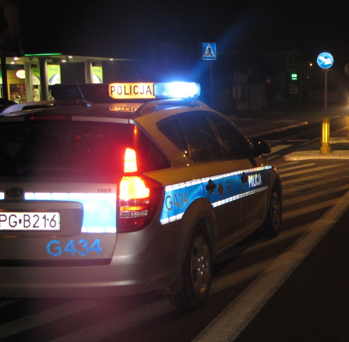 43 – latek utracił panowanie nad pojazdem ponieważ był pijany. Badanie stanu trzeźwości wykazało aż 2,3 promila alkoholu