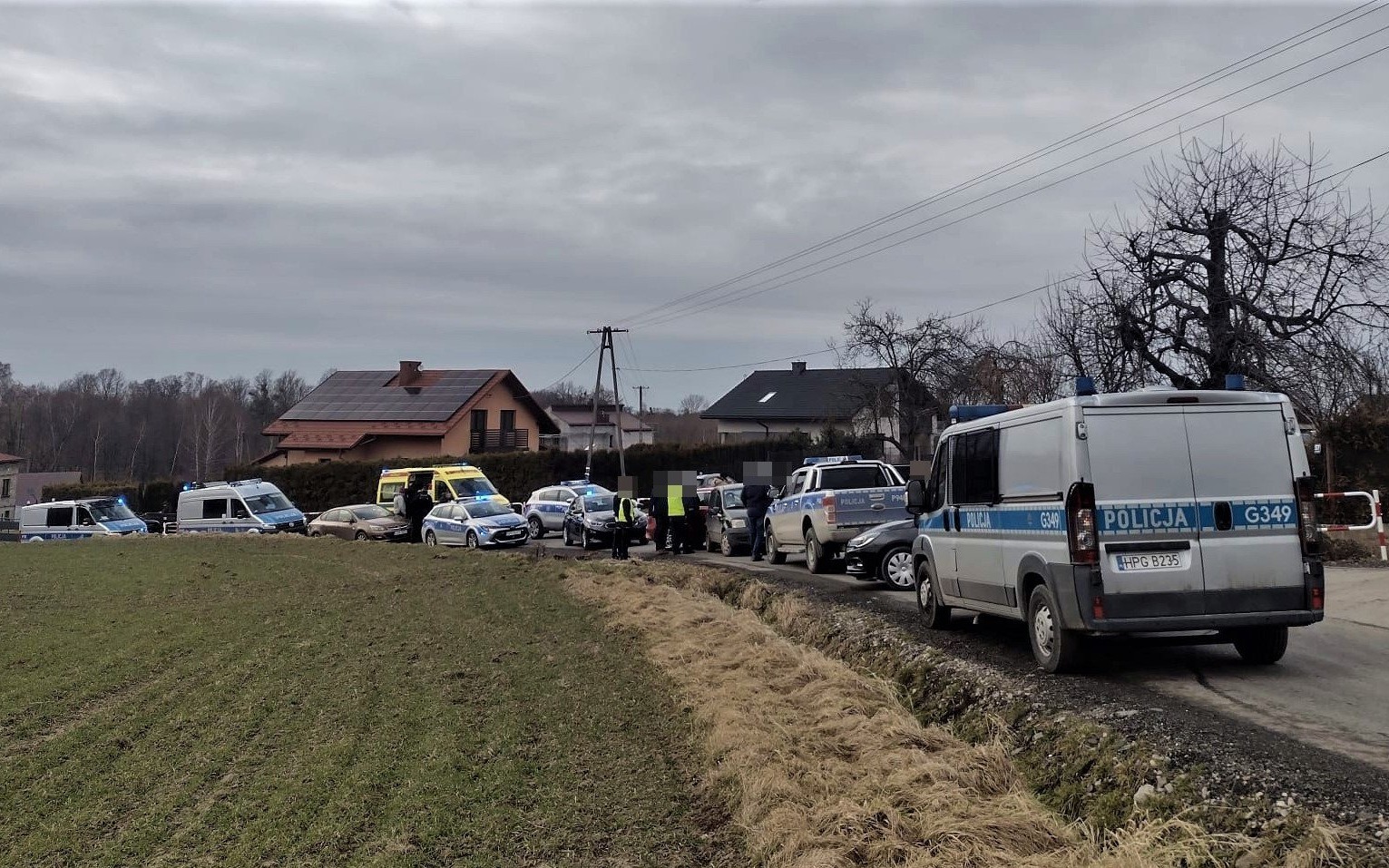 Policyjny pościg ulicami powiatu oświęcimskiego. Sprawca w czasie ucieczki … wymieniał pojazdy niczym w grze komputerowej