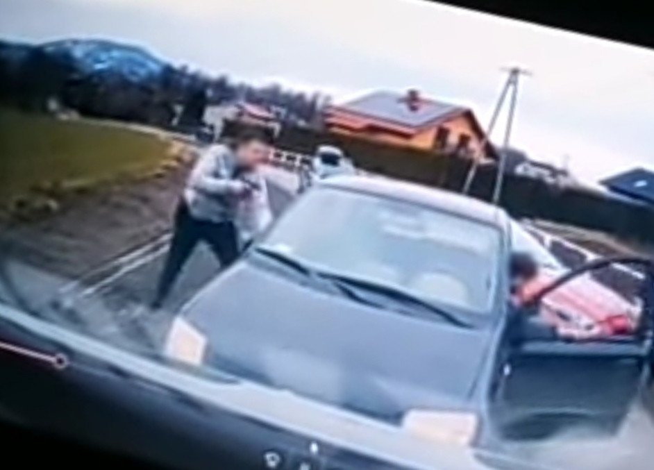 Pościg za złodziejem samochodów nagrany przez kuriera – FILM!