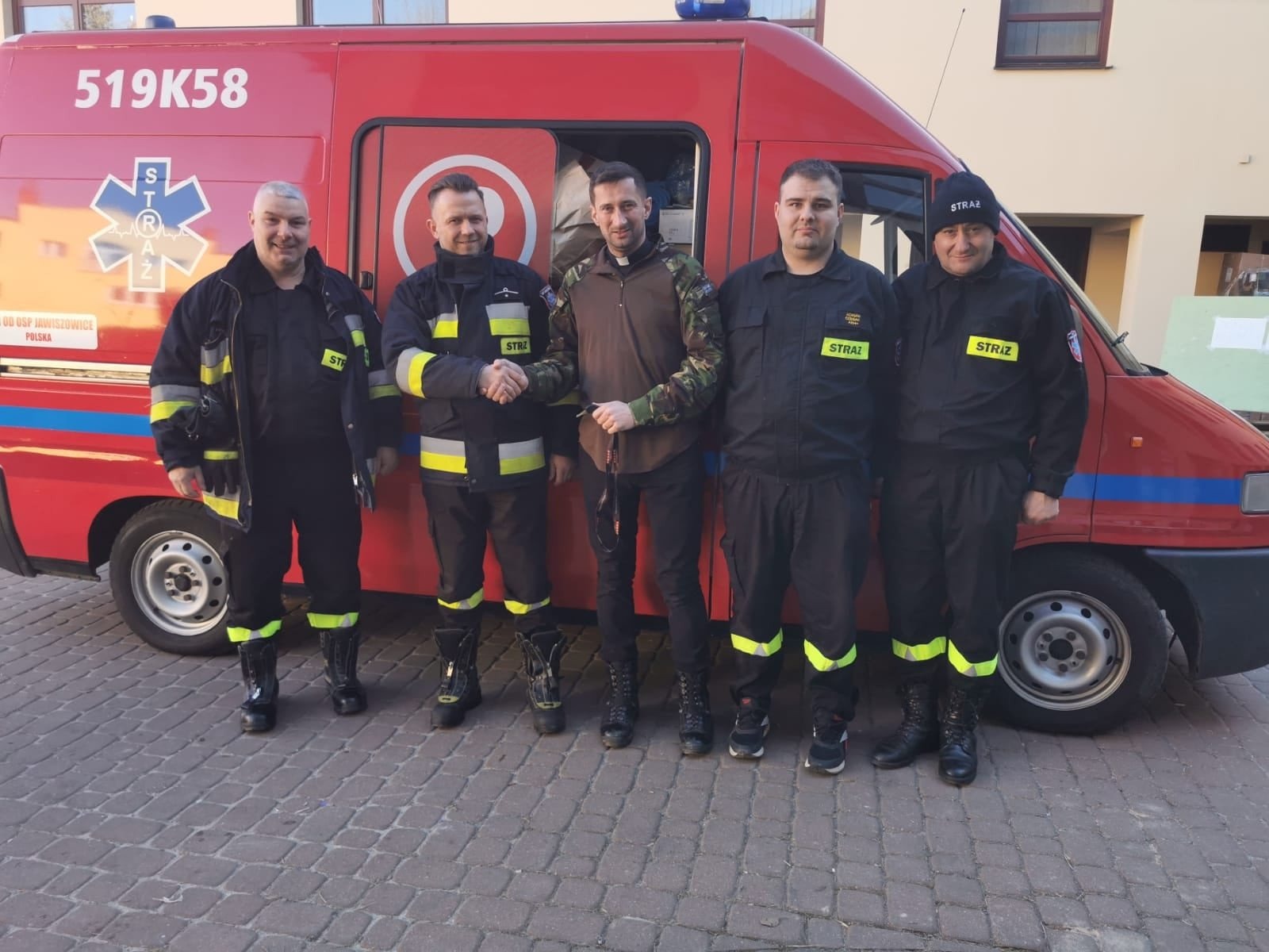 Strażacy z OSP Jawiszowice przekazali karetkę na Ukrainę – ZDJĘCIA!