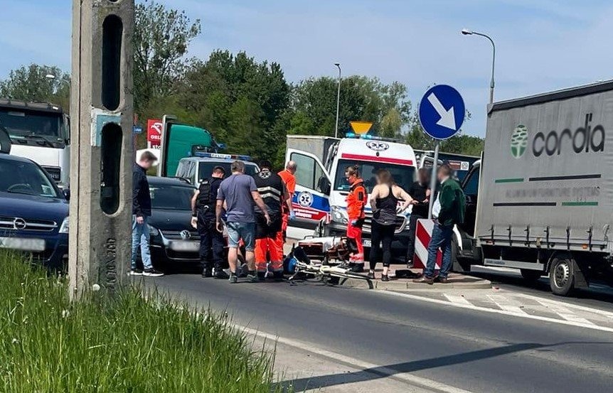 Potrącenie rowerzystki na DK44 przez nietrzeźwego kierowcę  