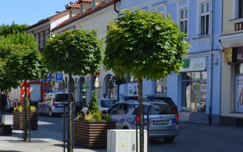 Nietypowa kolizja drogowa. Policjanci apelują do kierowców aby patrzyli w boczne lusterka nie tylko w czasie jazdy