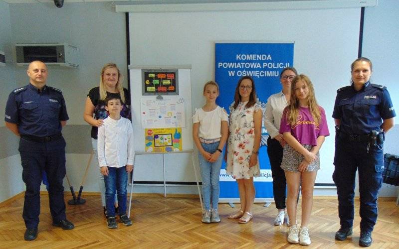 Powiatowy konkurs na najlepszy plakat profilaktyczny „Bezpieczne dzieci w Internecie”, rozstrzygnięty ! FOTO