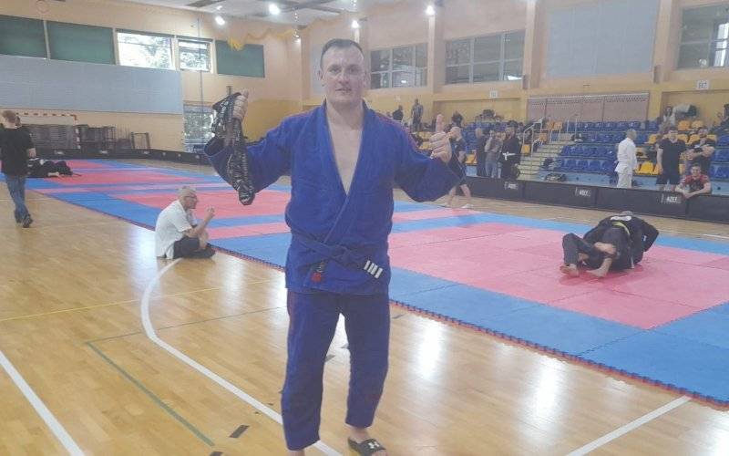 Oświęcimski policjant Wojciech Mazur zdobył dwa złote i dwa srebrne medale na II Mistrzostwach Polski Służb Mundurowych w brazylijskim Ju-Jitsu – FOTO!