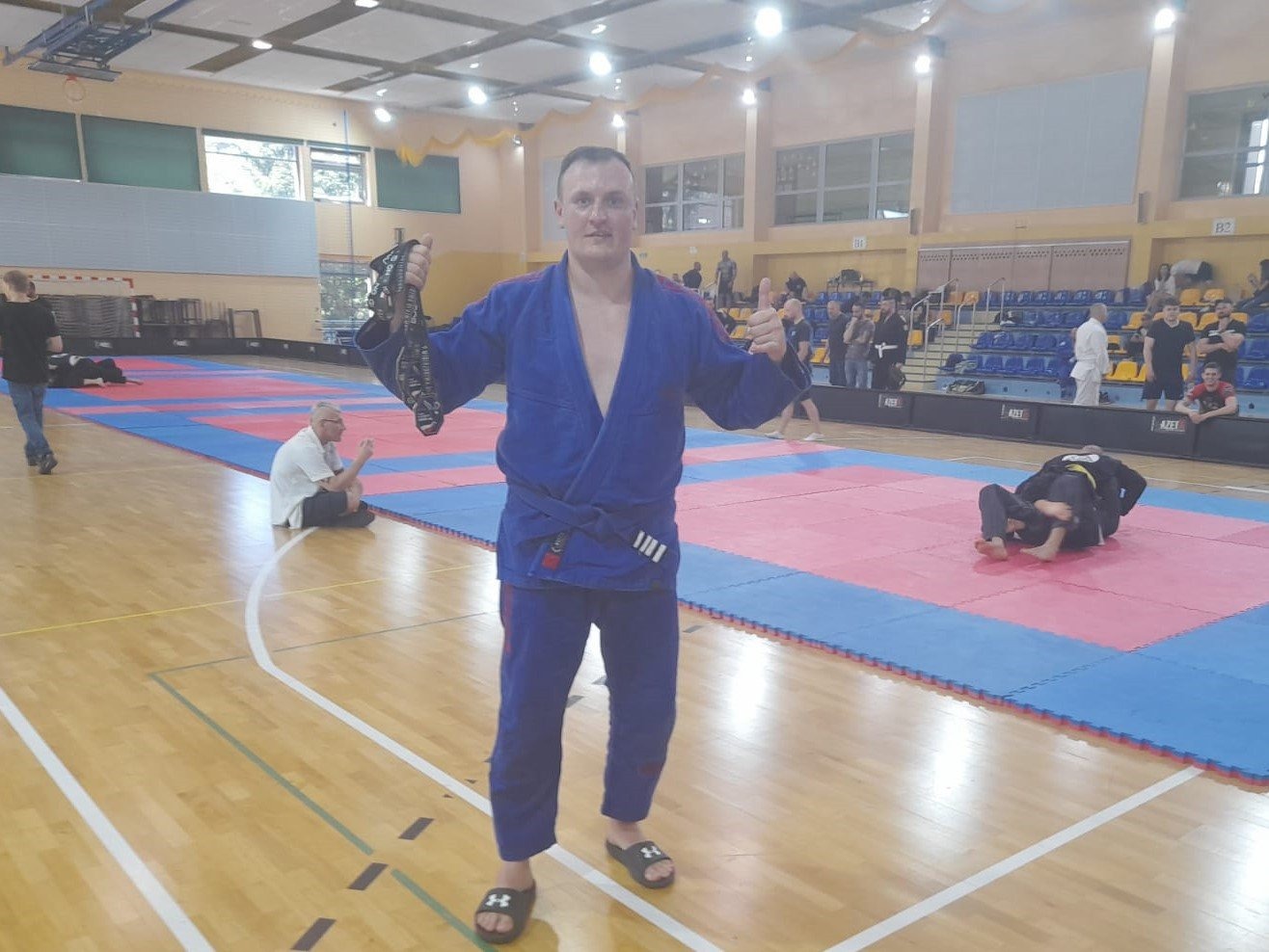 Oświęcimski policjant Wojciech Mazur zdobył dwa złote i dwa srebrne medale na II Mistrzostwach Polski Służb Mundurowych w brazylijskim Ju-Jitsu – FOTO!