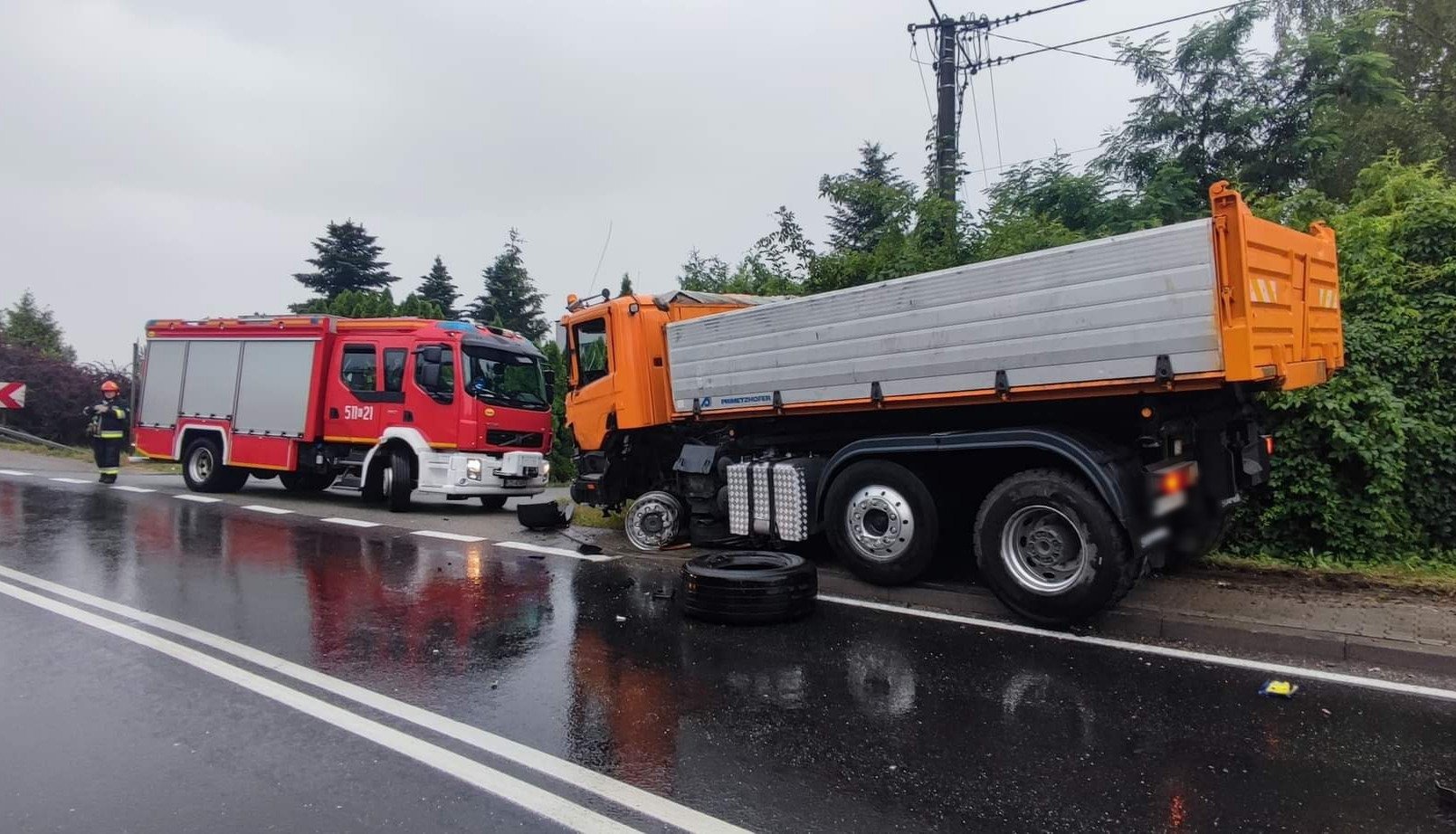 Karambol na DK44! Trasa na Bieruń zablokowana – FOTO!