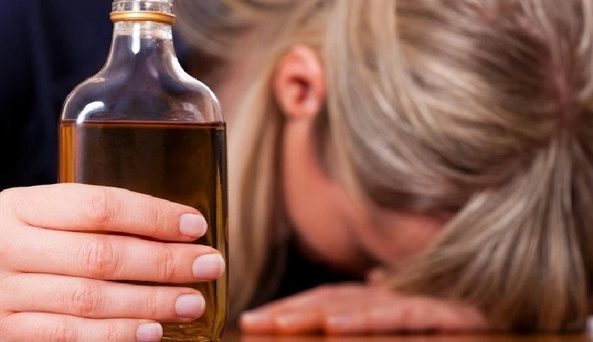 Pijani rodzice przyjechali z dzieckiem po alkohol na stacje paliw