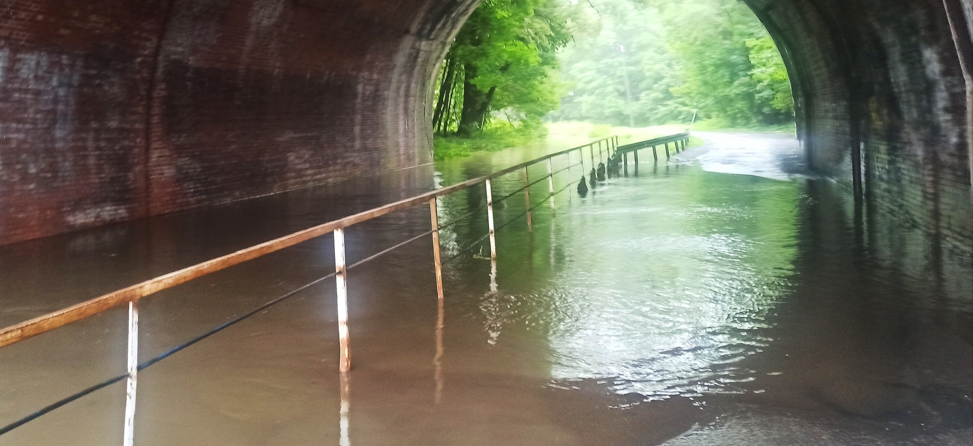 Intensywne opady deszczu w naszym powiecie. W działaniach strażacy – ZDJĘCIA!
