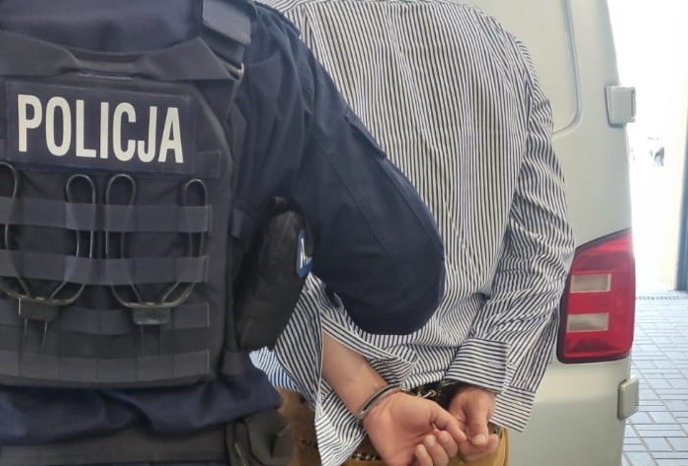 Domowy agresor z zarzutem znęcania, nakazem opuszczenia miejsca zamieszkania, zakazem zbliżania się oraz policyjnym dozorem