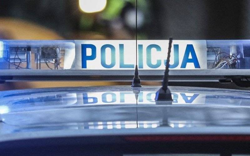 Policjanci zatrzymali sprawców kradzieży rozbójniczej i odzyskali skradziony przez nich plecak