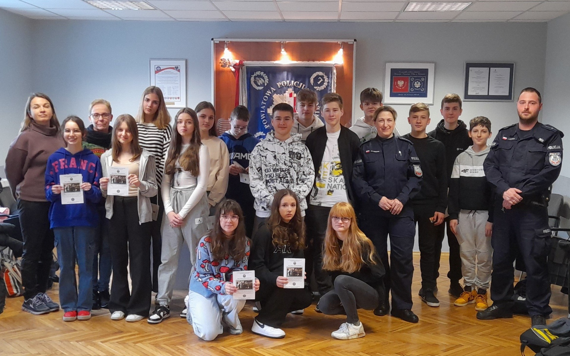 Ósmoklasiści z SP nr 1 w Osieku zapoznali się z policyjną służbą