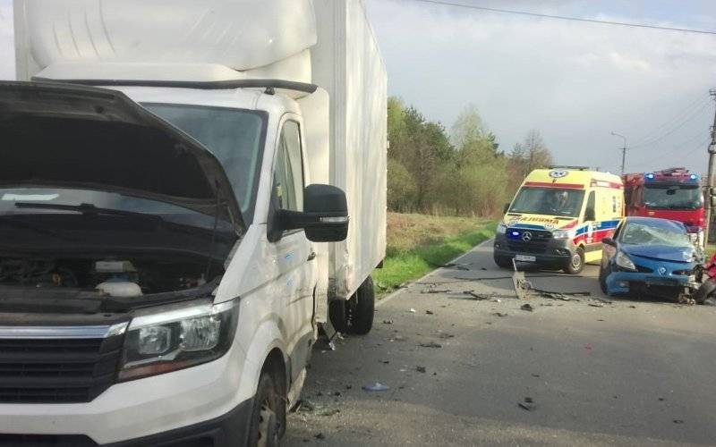 Poważny wypadek w Chełmku. Kierowcy samochodu zasnął za kierownicą i uderzył w inne pojazdy – FOTO!