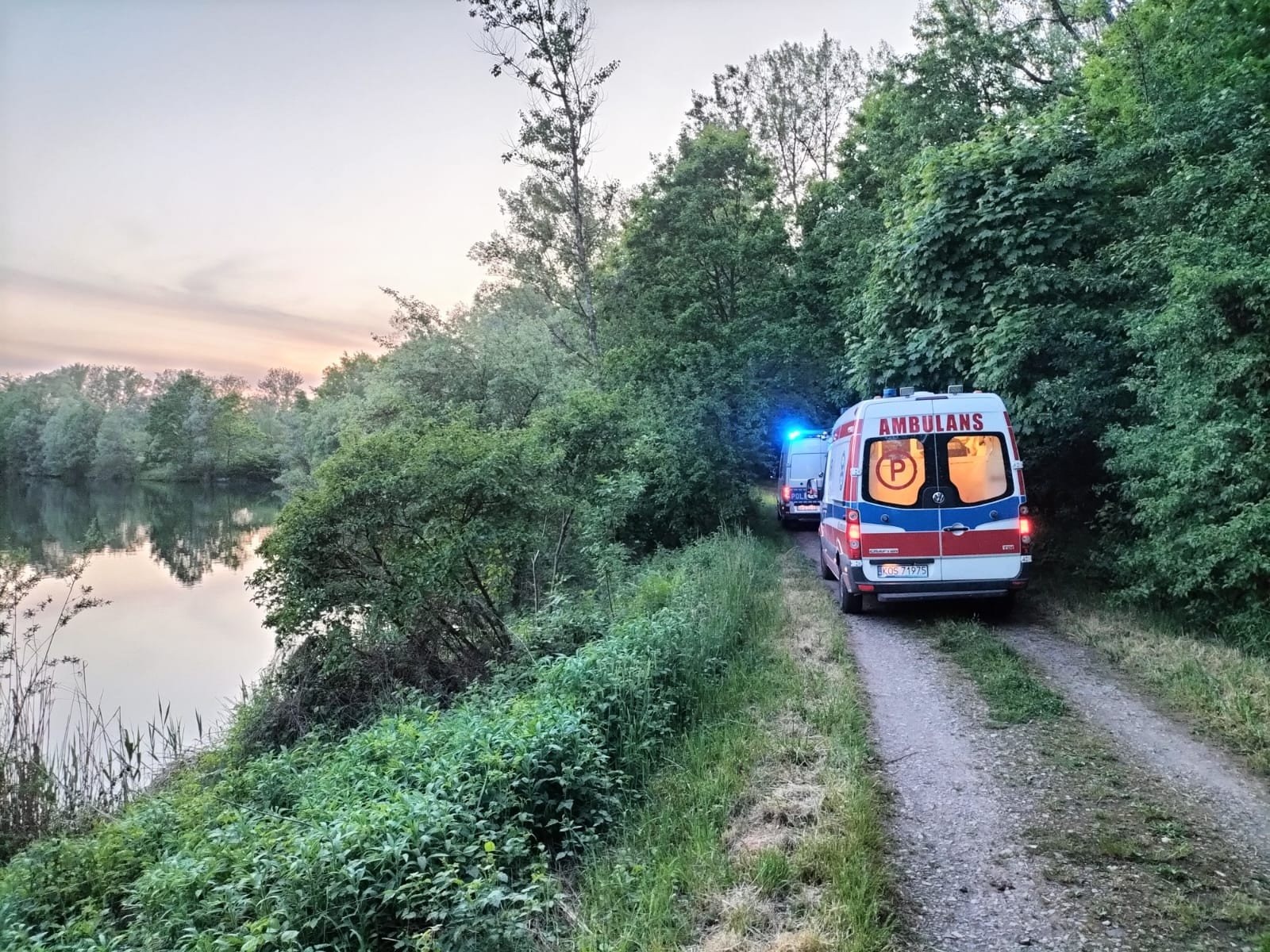 Kobieta wpadła do jeziora Kruki. Trwa akcja służb ratowniczych