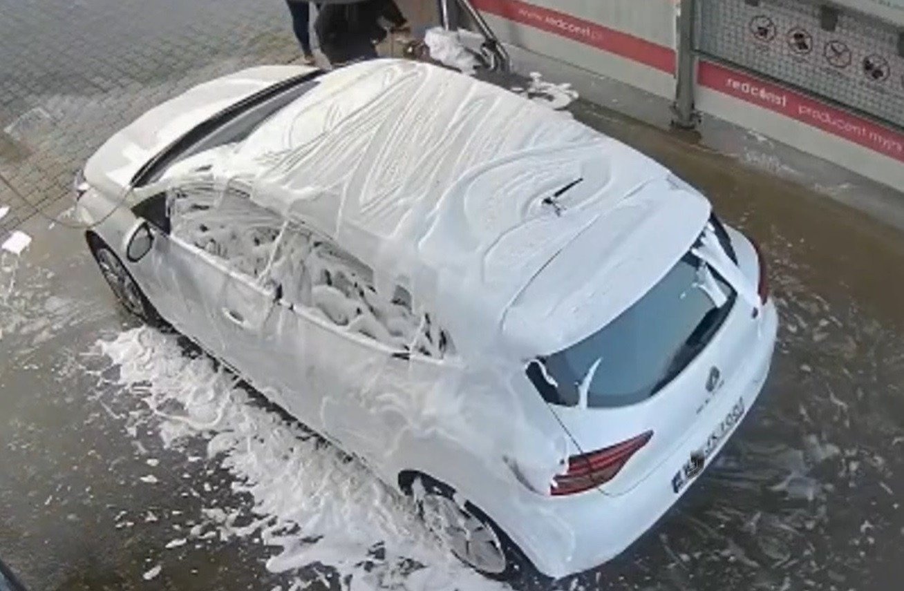 Umył psa w myjni samochodowej. 45-latek z zarzutami