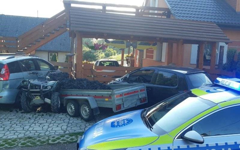 Wypadek drogowy. Kierowca quada nietrzeźwy. Pasażer z narkotykami