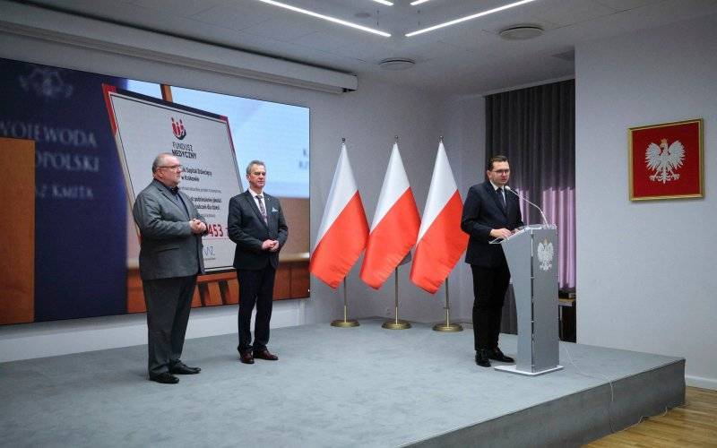 Kolejne karetki dla Małopolski. Jedna z nich trafi do ZOZ Oświęcim i będzie stacjonowała w Zatorze