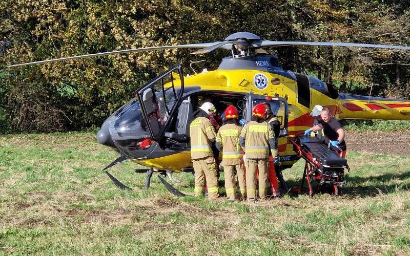 Tragiczny wypadek na DK44. Kierowca walczy o życie – FILM, FOTO!