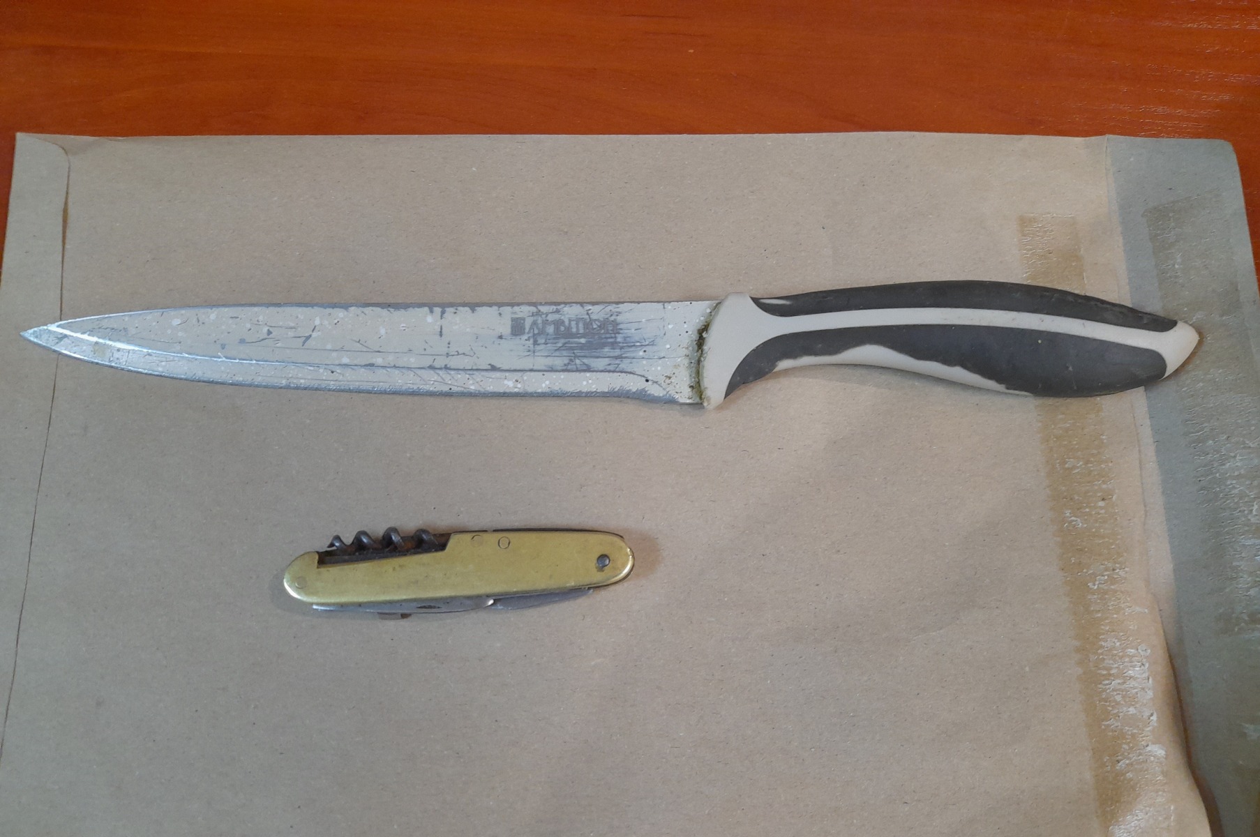 Policjanci zatrzymali agresora, który zażądał pieniędzy od pracowniczki biura podróży