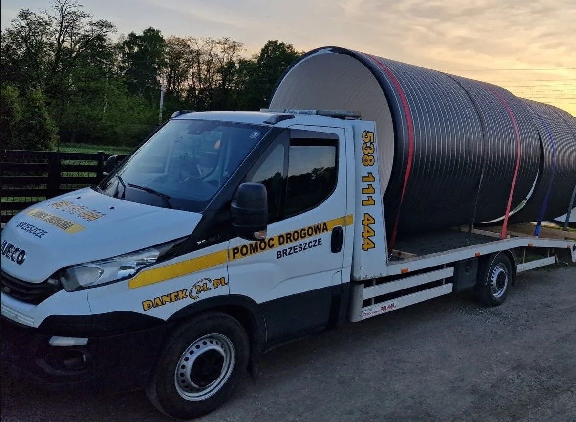 Poszukiwania skradzionej lawety marki Iveco i sprawcy jej kradzieży