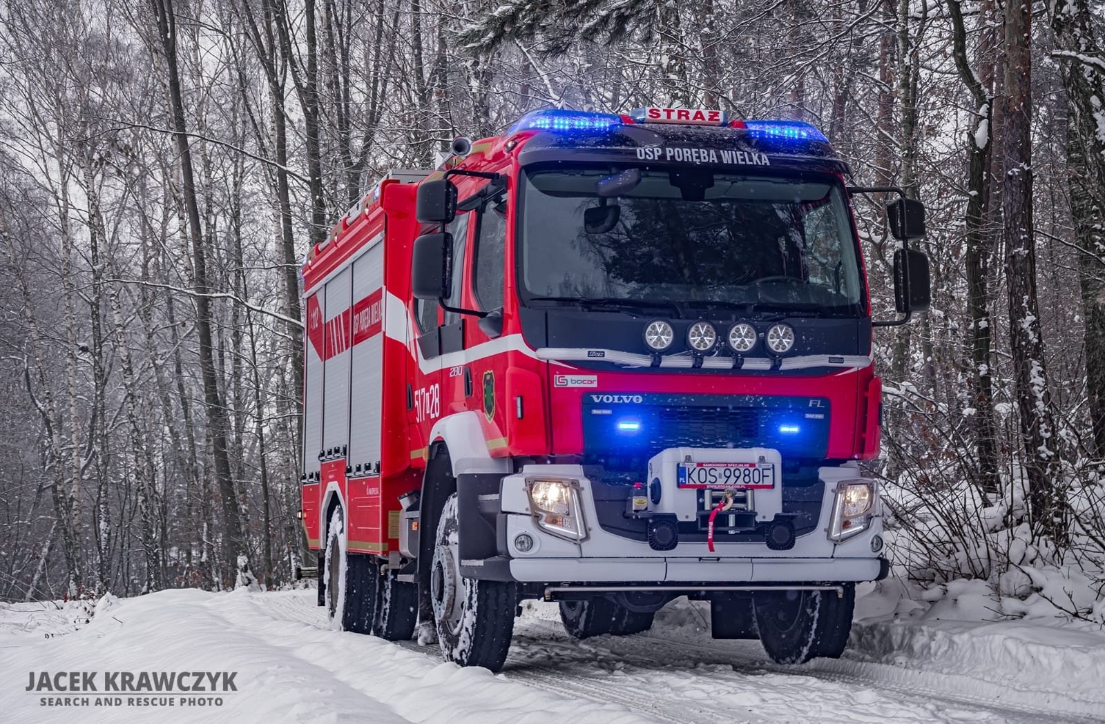 Volvo FL z OSP Poręba Wielka w zimowej scenerii – FOTO!
