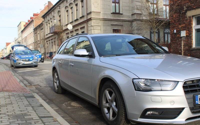 Pijany kierowca uderzył w tył radiowozu. Został zatrzymany podczas pościgu