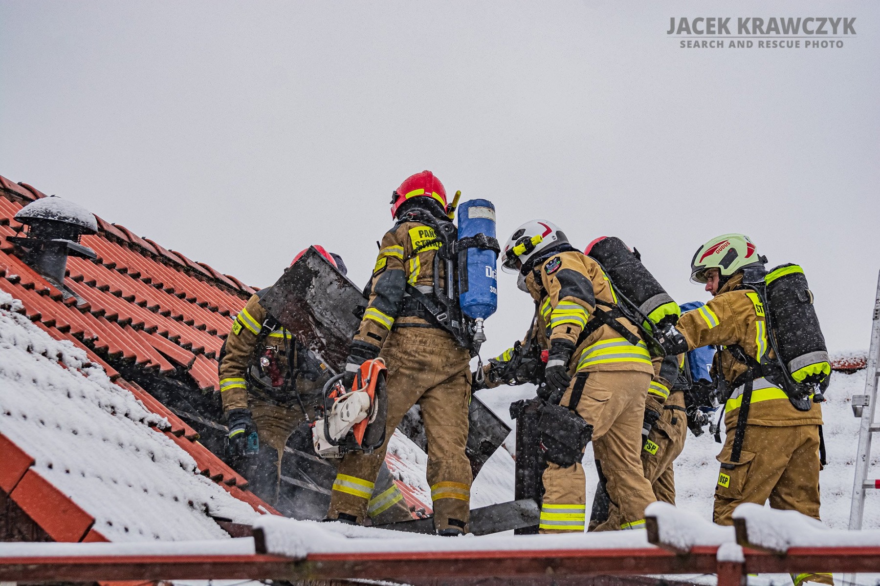 Pożar poddasz restauracji w Grojcu – ZDJĘCIA!
