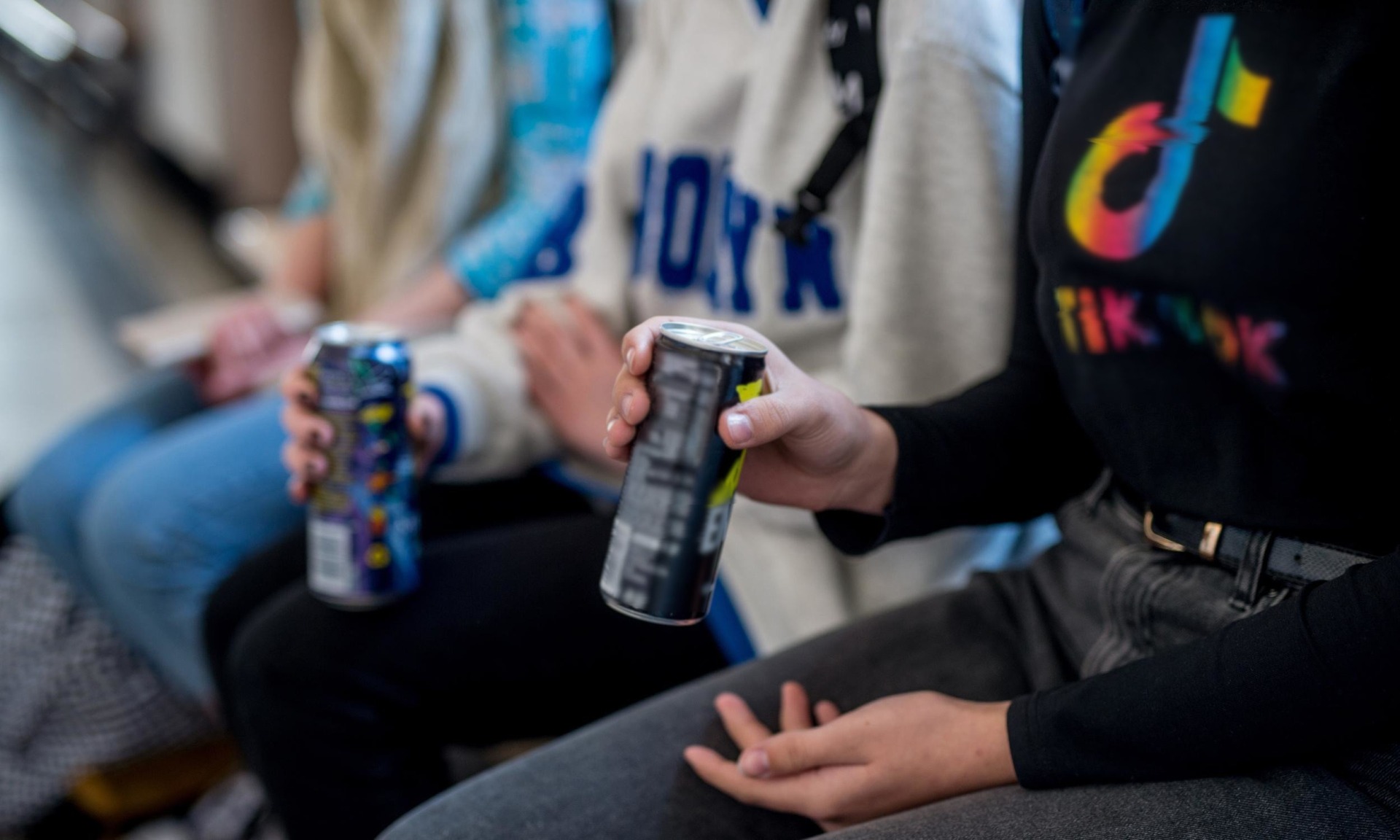 Przypominamy sprzedawcom o zakazie sprzedaży energetyków osobom niepełnoletnim