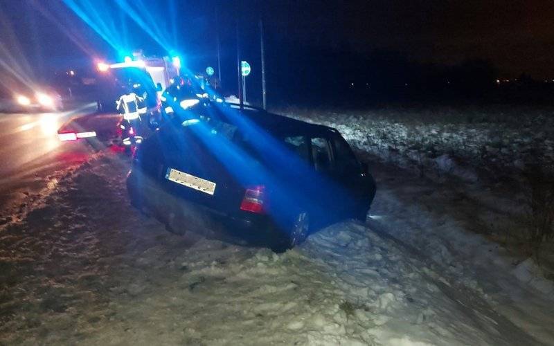Policjant w czasie wolnym od służby oraz dwóch kierowców zatrzymało pijanego sprawcę kolizji drogowej