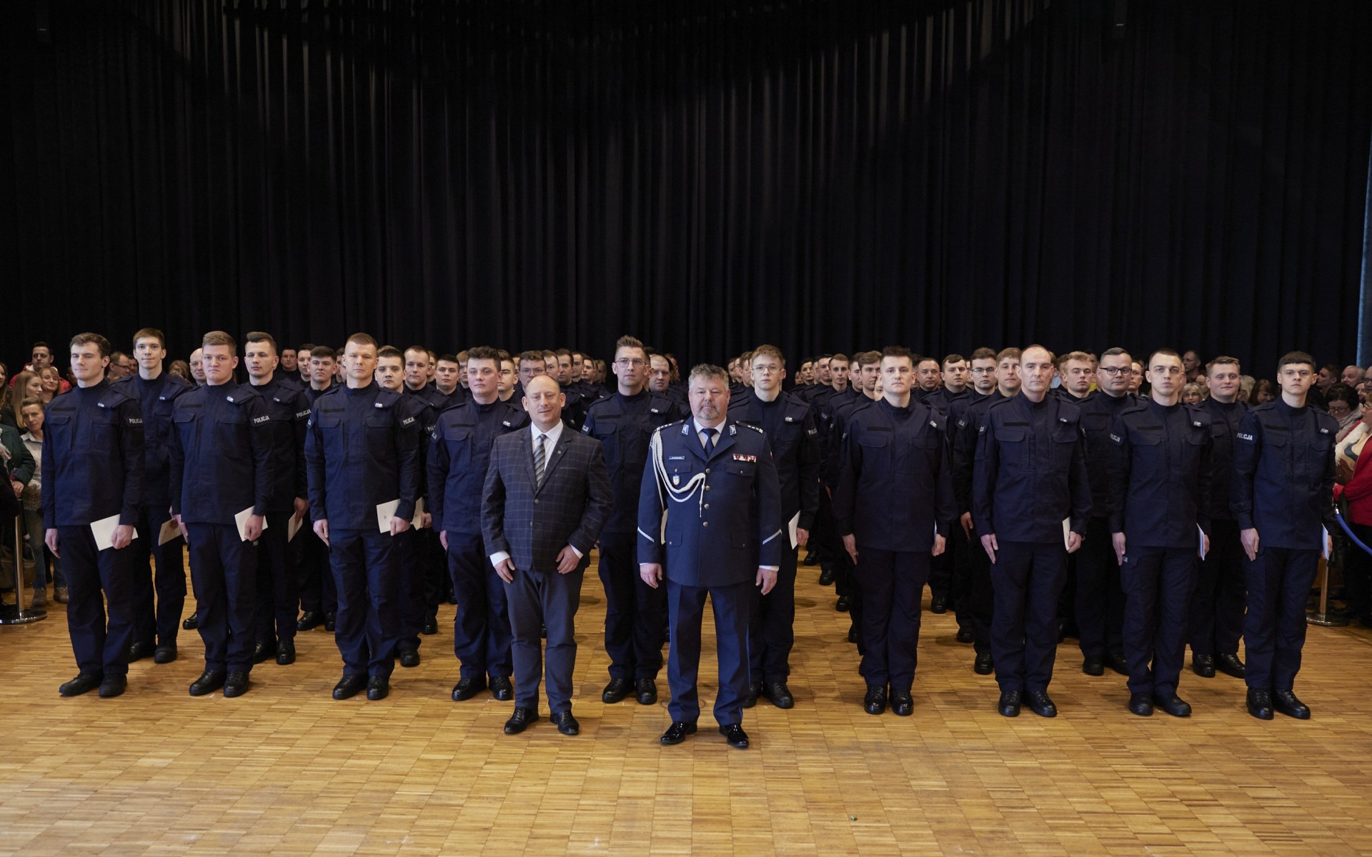 Ślubowanie nowo przyjętych policjantów garnizonu małopolskiego. Wśród nich nowi funkcjonariusze KPP Oświęcim