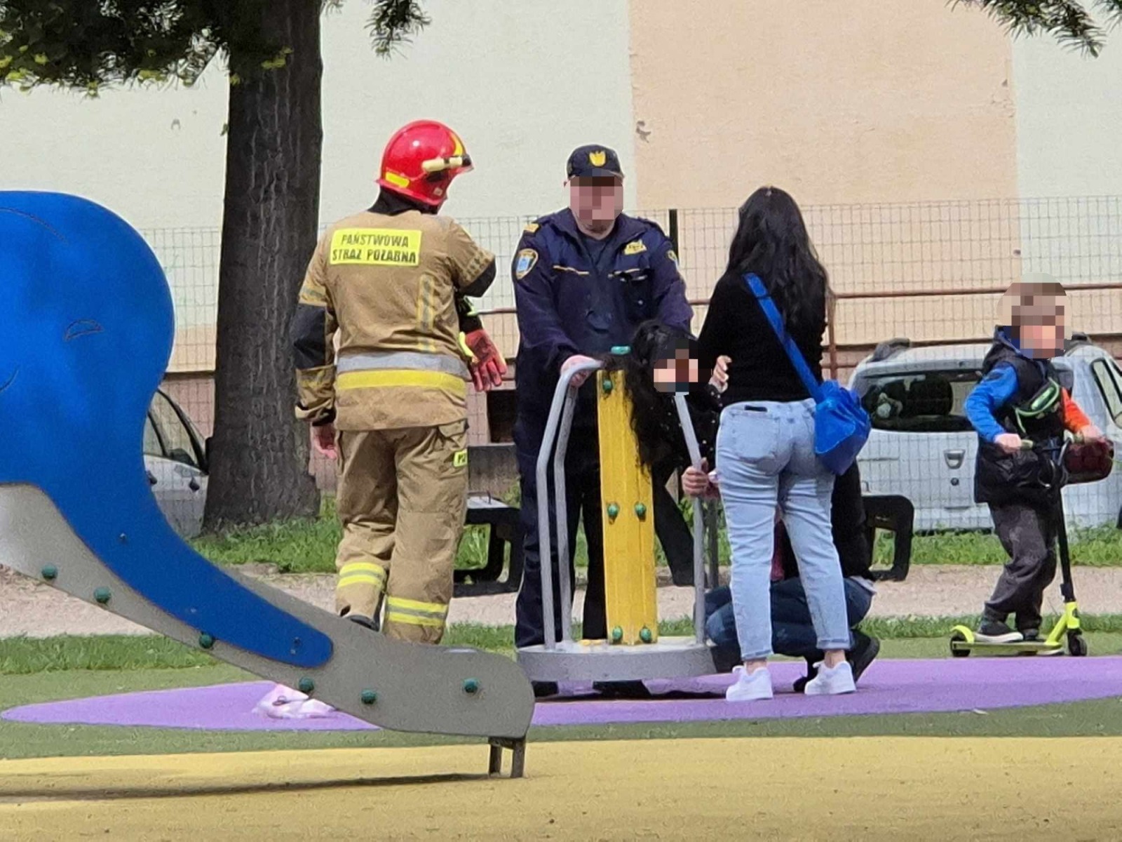 Niebezpieczne zdarzenie na placu zabaw – FOTO!